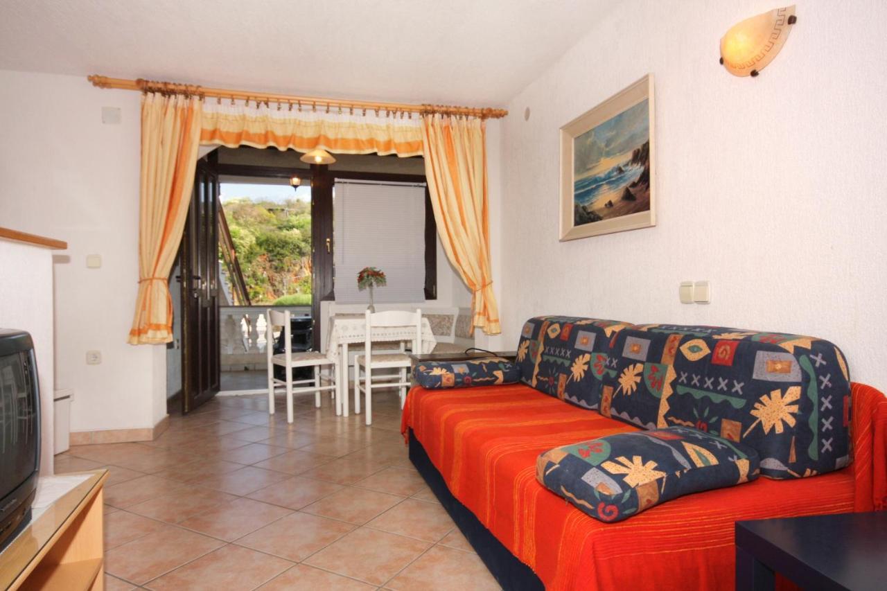 Apartments And Rooms With Parking Space Vrbnik, Krk - 5301 Екстер'єр фото