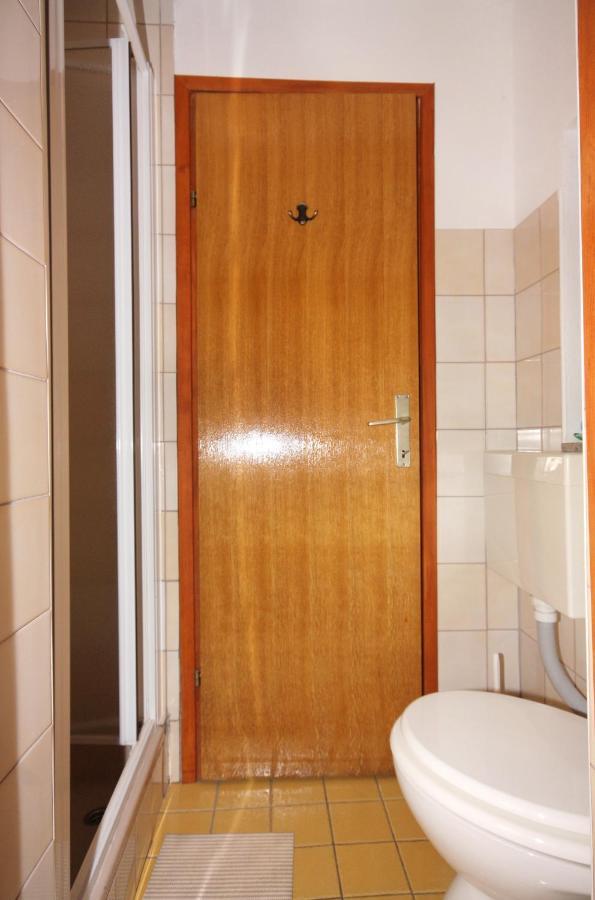 Apartments And Rooms With Parking Space Vrbnik, Krk - 5301 Екстер'єр фото