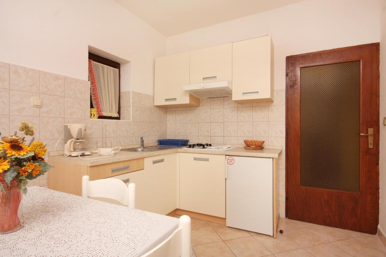 Apartments And Rooms With Parking Space Vrbnik, Krk - 5301 Екстер'єр фото