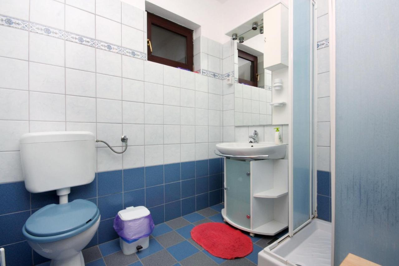 Apartments And Rooms With Parking Space Vrbnik, Krk - 5301 Екстер'єр фото