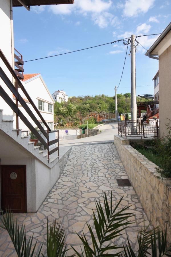 Apartments And Rooms With Parking Space Vrbnik, Krk - 5301 Екстер'єр фото