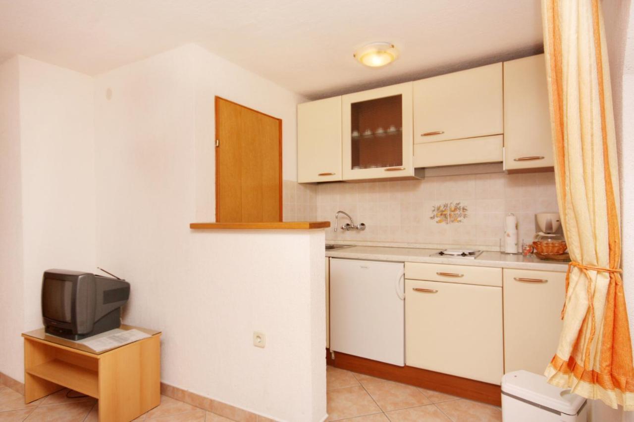 Apartments And Rooms With Parking Space Vrbnik, Krk - 5301 Екстер'єр фото